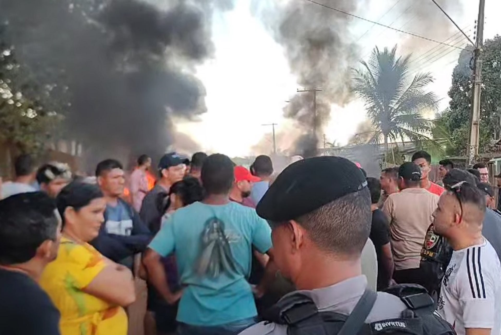 Garimpeiros protestam contra operação da PF em Humaitá