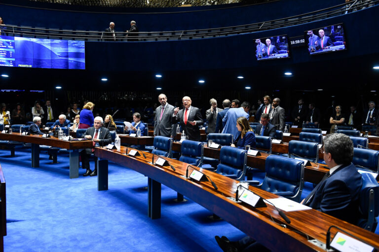 Mesmo em meio à tragédia do RS, Congresso ainda trava aprovação de pautas climáticas