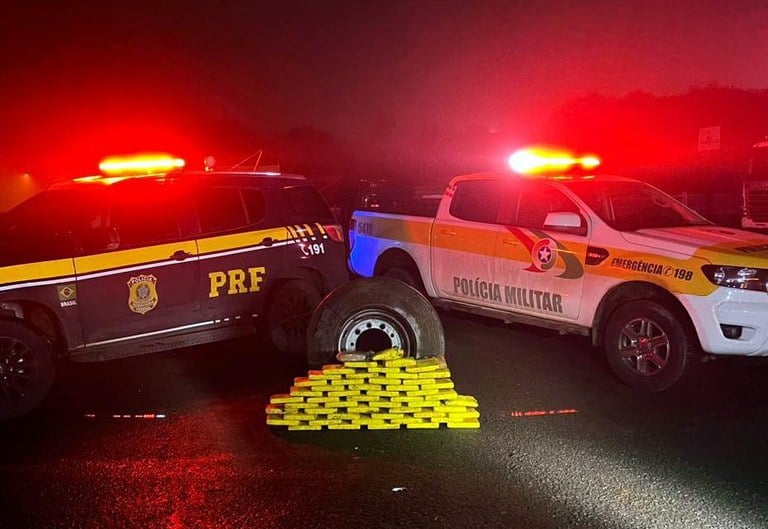 Polícia apreende 53 kg de drogas em caminhão que levava doações ao RS – Sociedade – CartaCapital
