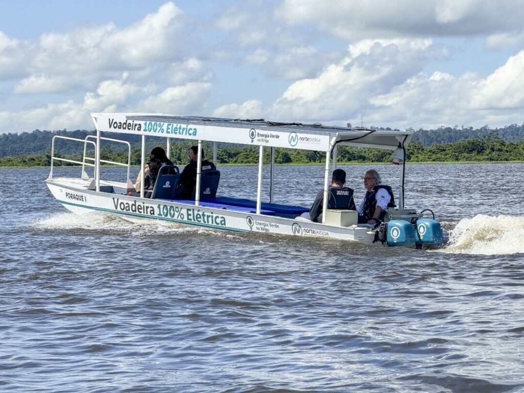 Primeira voadeira elétrica da região amazônica faz viagem inaugural no Xingu