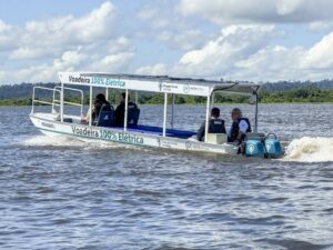 Primeira voadeira elétrica da região amazônica faz viagem inaugural no Xingu