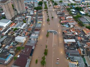 Qual é a diferença entre enchente, inundação e alagamento?