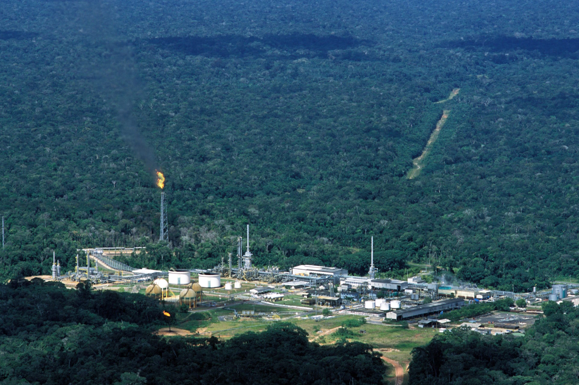 Brasil dobra aposta em fósseis e põe plano de transição no gerúndio