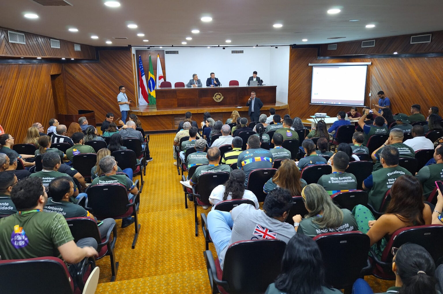 Corte de árvores em obra da nova sede da Secretaria de Meio Ambiente de Manaus gera polêmica
