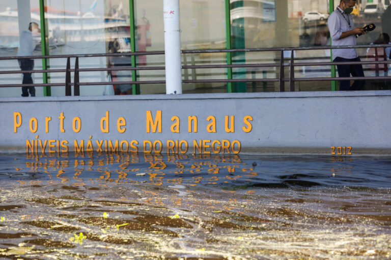 Manaus recebe mapa que indica áreas afetadas na ocorrência de cota de inundação severa