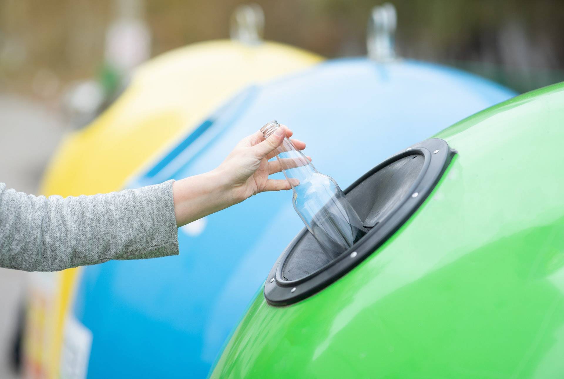 Por que o vidro é o material menos reciclado no Brasil?