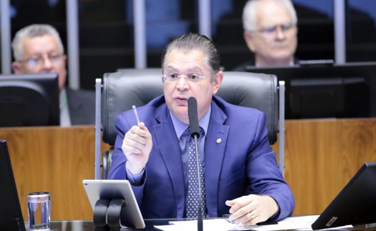 Sóstenes diz que menores não cumprirão pena, e sim 'medidas socioeducativas' – Política – CartaCapital