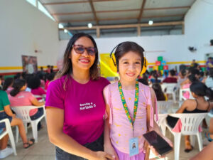 'Ela ama cultura' diz mãe de criança autista na tarde cultural do projeto "Verão na Rede", em Macapá