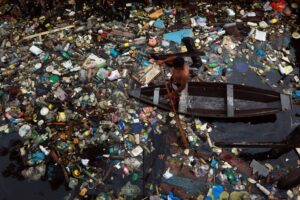 Rios amazônicos recebem 182 mil toneladas de plástico por ano