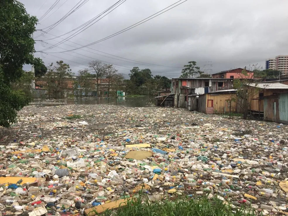 Saneamento precário facilita dispersão de plástico e microplástico na Amazônia, avaliam pesquisadores