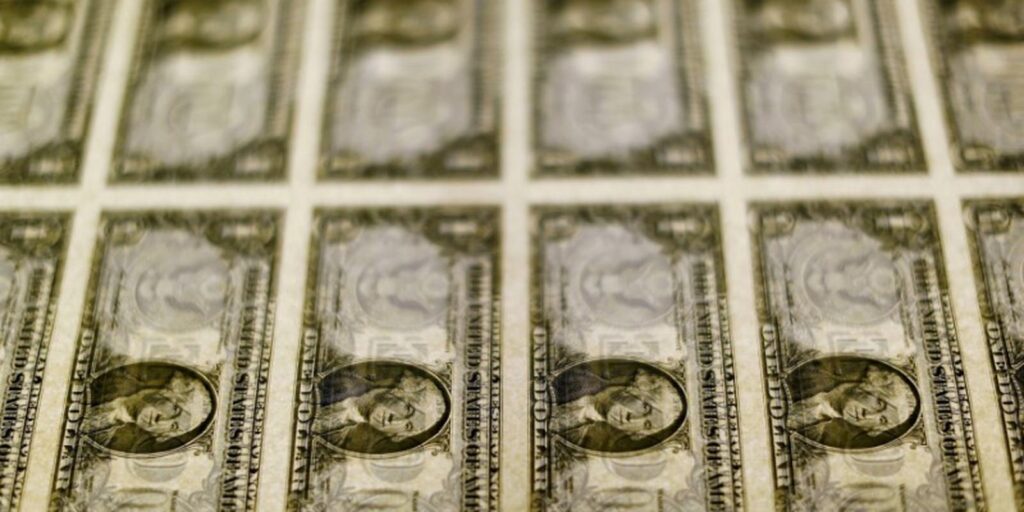 Valorização de títulos americanos eleva dólar no Brasil, diz professor