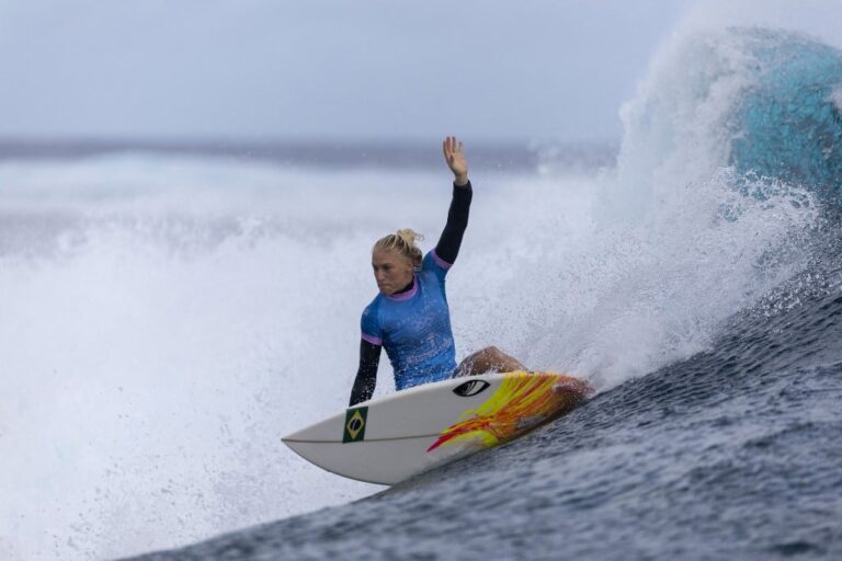 Tati Weston-Webb leva a prata no surfe dos Jogos de Paris – CartaExpressa – CartaCapital