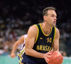 É verdade que Oscar Schmidt recusou uma vaga na NBA? Entenda o caso