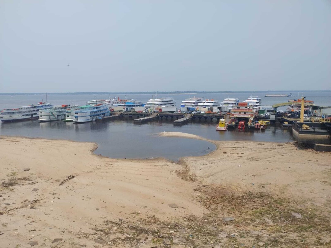 Rio Negro atinge níveis abaixo das mínimas para o período