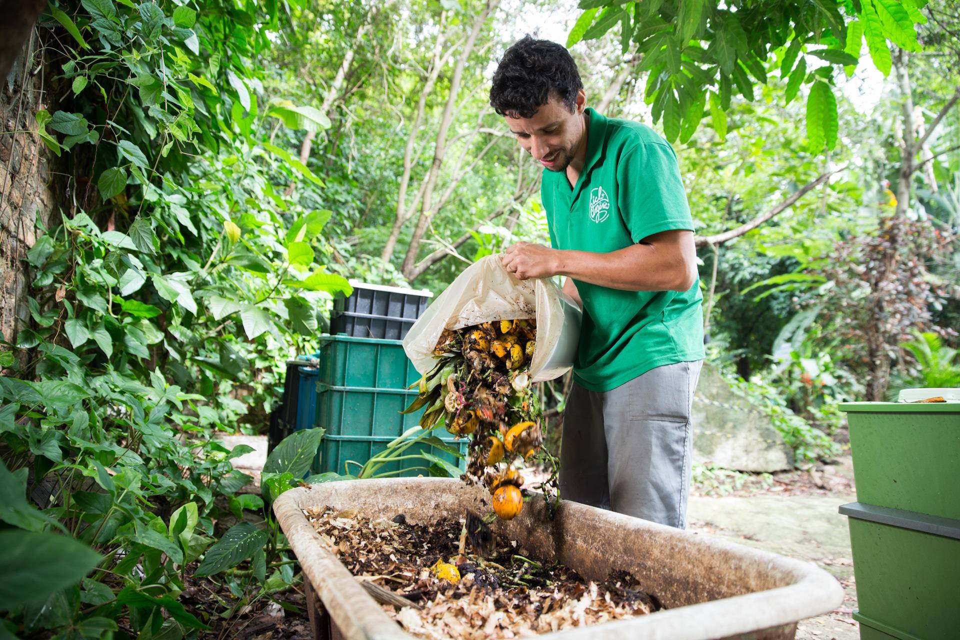 Compostagem no Brasil: com quantos baldinhos se faz uma revolução?