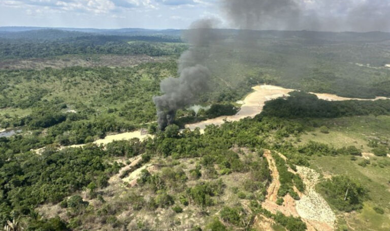 Desintrusão na Terra Indígena Munduruku, no Pará, impõe prejuízos ao garimpo ilegal