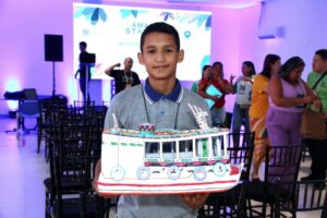 Aluno de escola estadual no barco cria barco acessível e vai para feira ciências em Santa Catarina