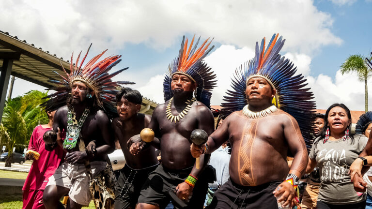 Indígenas cobram Lula e Sonia em protesto em Belém