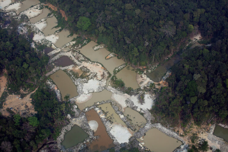 Pressionados por operação de desintrução na TI Munduruku, garimpeiros ameaçam indígenas