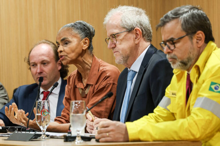 Governo se antecipa e decreta estado de emergência em áreas vulneráveis a queimadas