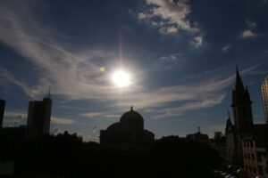 O que é uma ilha de calor? Especialista explica a influência na temperatura de Manaus