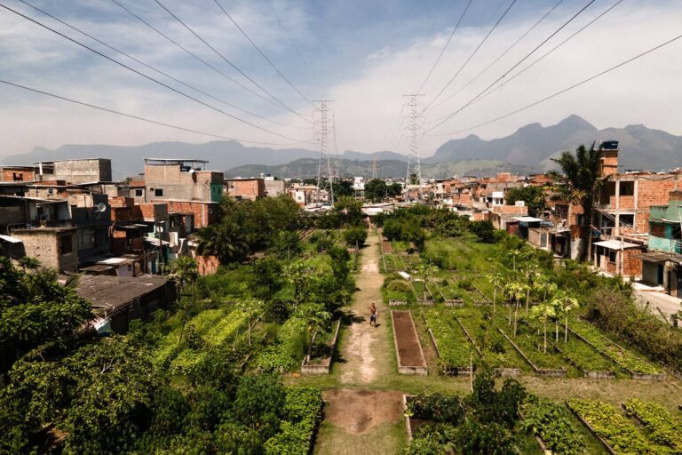 Transformando reação em ação: A força da colaboração contínua