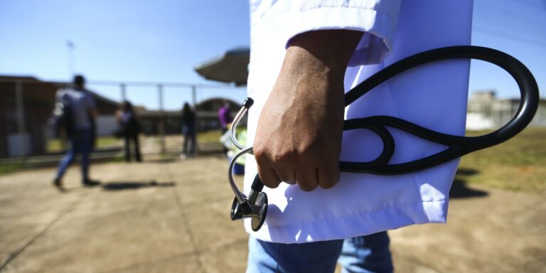 Apenas seis cursos de medicina têm nota máxima no Enade