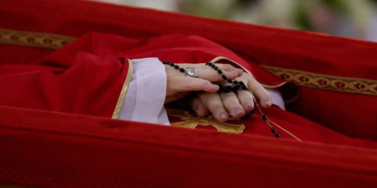 Argentina se despede do papa Francisco com "abraço simbólico" em missa