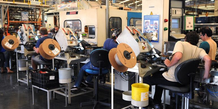 IBGE: indústria recua em sete dos 15 locais pesquisados em fevereiro