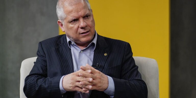 Justiça determina afastamento do presidente do INSS