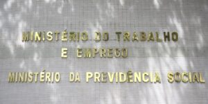 Médicos peritos do INSS voltam ao trabalho nesta segunda-feira