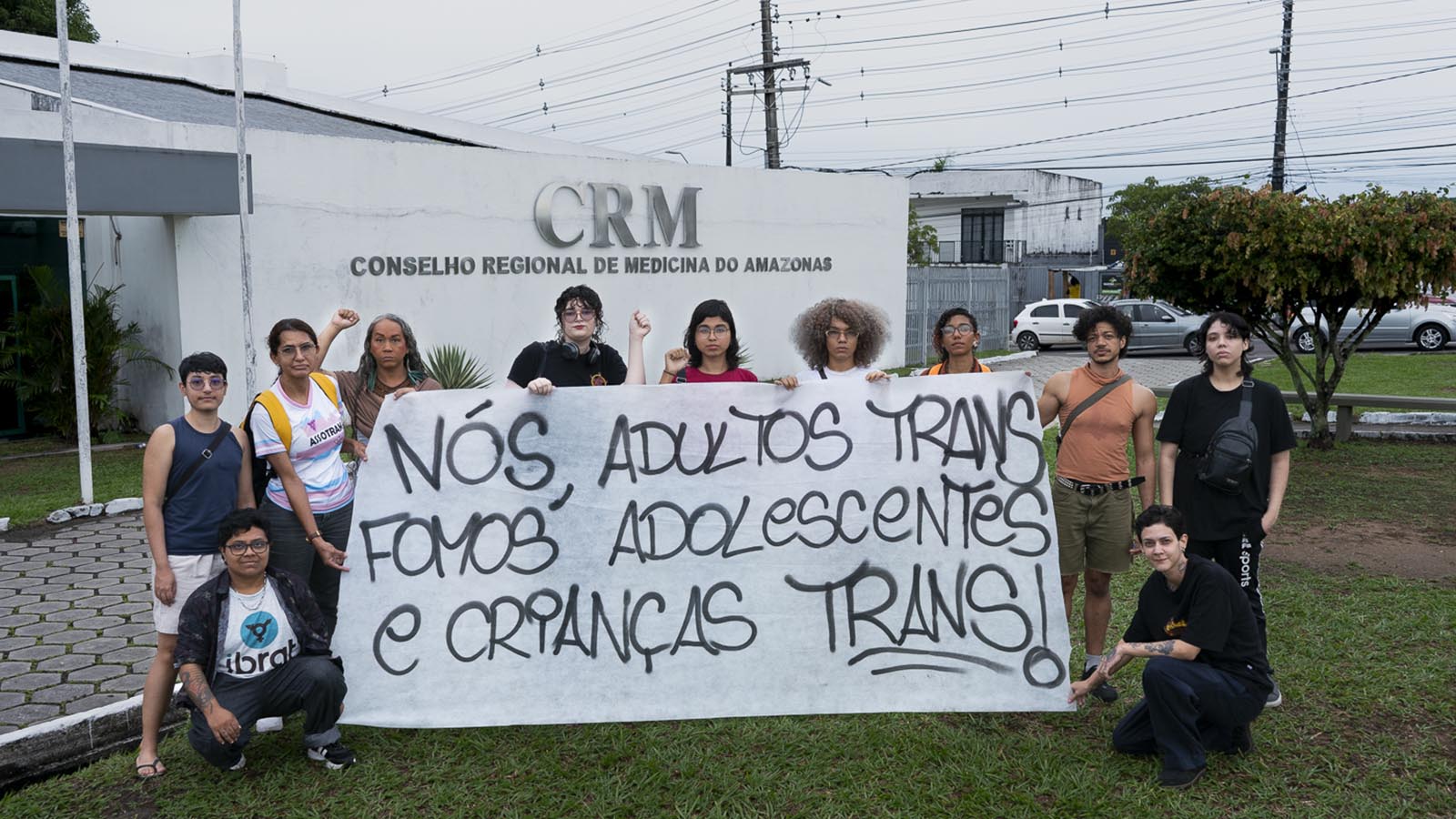 Protestos exigem revogação de resolução transfóbica do CFM