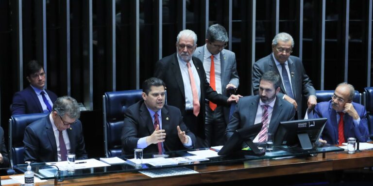 Senado aprova PEC que inclui guarda municipal na segurança pública