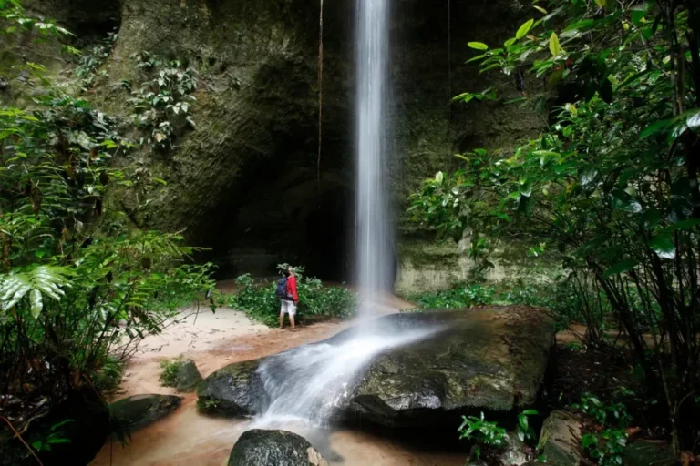 Caverna do Maroaga, o paraíso das grutas e cachoeiras no AM