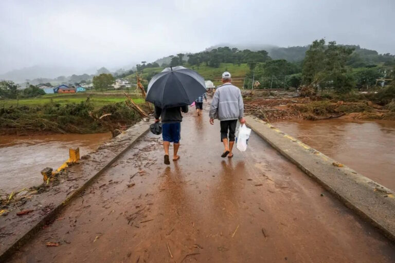 Clima força milhões a migrar, mas mundo falha na resposta