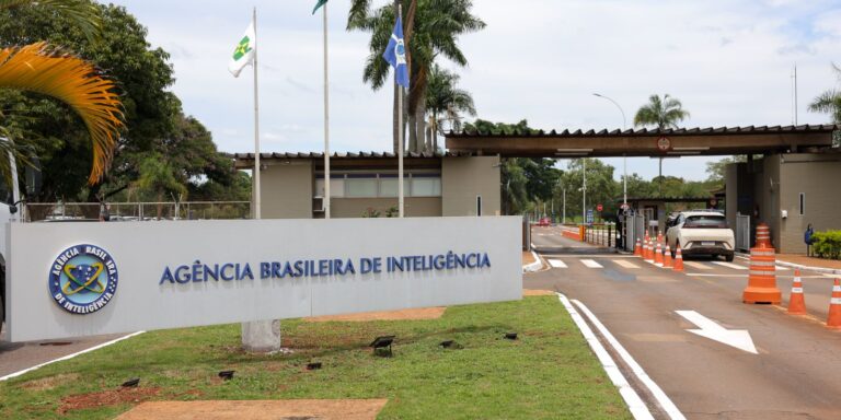 PF indicia Jair Bolsonaro e Ramagem no inquérito da “Abin Paralela”