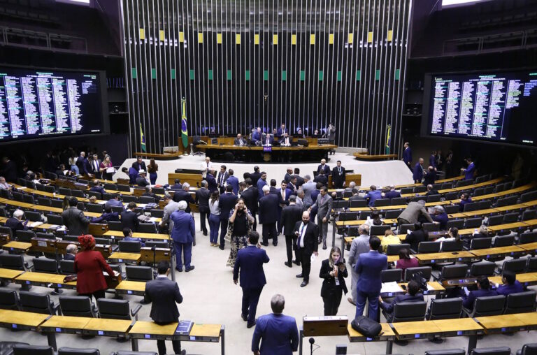 Câmara aprova PL que proíbe testes de cosméticos em animais