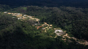 PLs do Congresso podem legalizar mineração em territórios indígenas