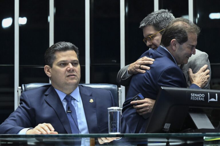 Senadores de PT e União Brasil se unem pela exploração de petróleo na Foz do Amazonas