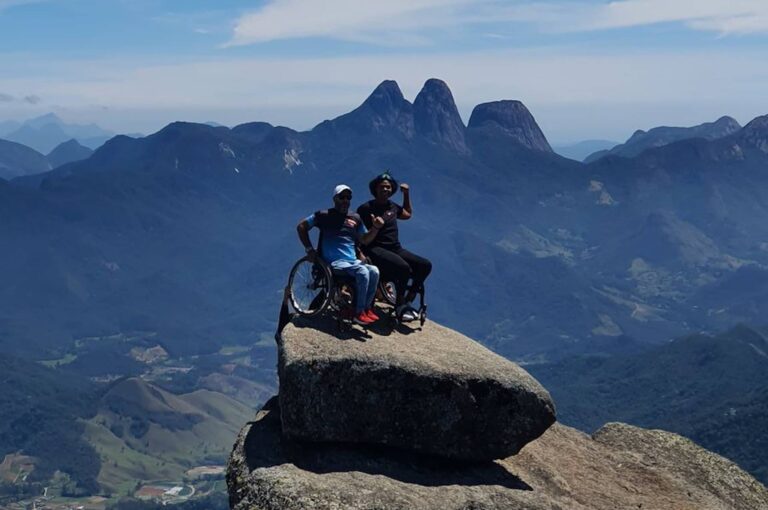Atletas cadeirantes conquistam pico de 2 mil metros no Rio