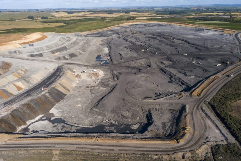 Empresas globais ainda estão longe do cumprimento de metas de descarbonização, aponta estudo