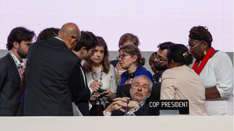 Decisão final da COP30 ignora fim dos combustíveis fósseis
