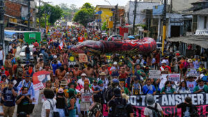 Marcha indígena cobra demarcação na COP30