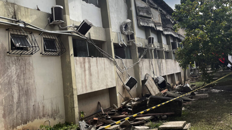 Queda de marquise na sede da Aldeia COP assusta indígenas após raio