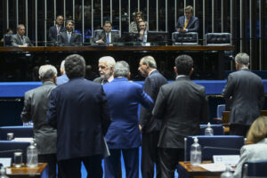 Senado aprova PEC do marco temporal às vésperas do julgamento no STF