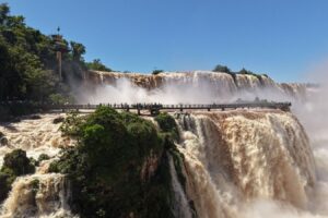 Parque Nacional do Iguaçu bate recorde com mais de 2 milhões de visitantes em 2025