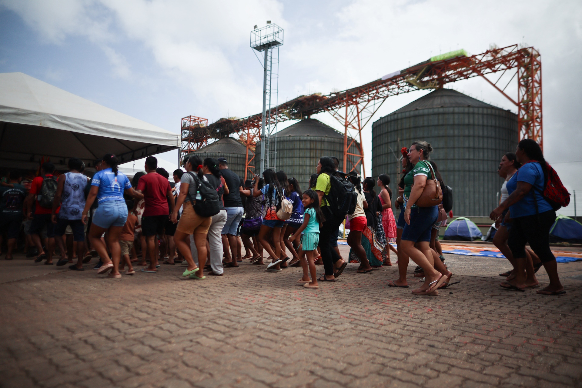 Após mobilizações em Santarém, governo revoga decreto e suspende dragagens no Tapajós