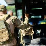 Operação da PF apreende dragas e embarcações usadas em garimpo ilegal no rio Negro