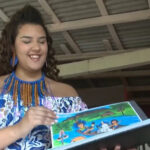 Artista recebe prêmio por obra dedicada a Davi Kopenawa