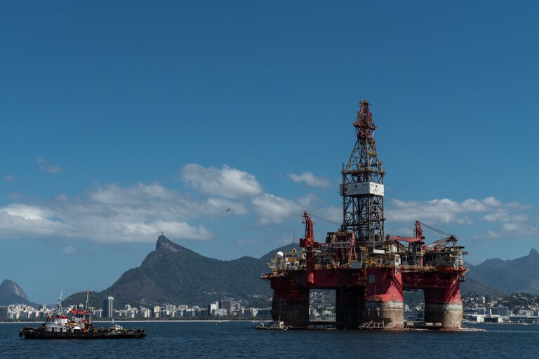 Em meio à guerra com petróleo como protagonista, mais de 50 países avançam na descarbonização